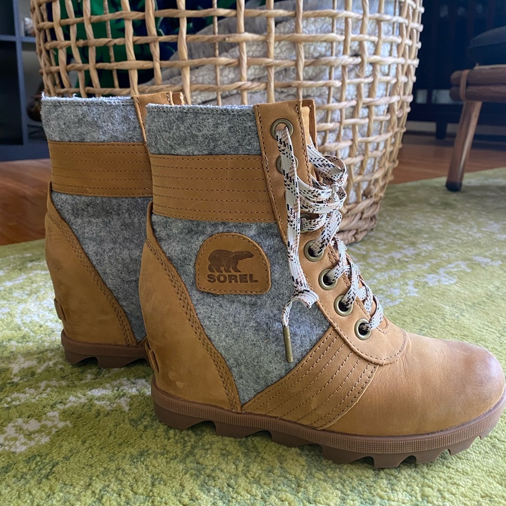 SOREL boots size 7 🥾
